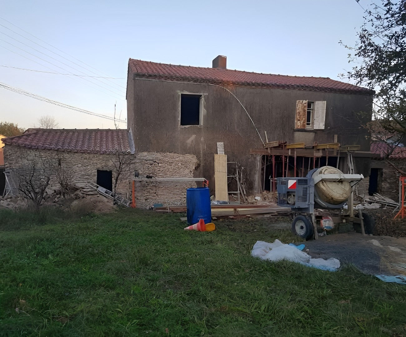 travaux en cours de rénovation d'une longère à Vertou (44)