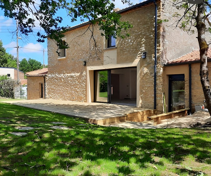 Travaux terminé d'une longère en pierre apparente - rénovation complète à Vertou