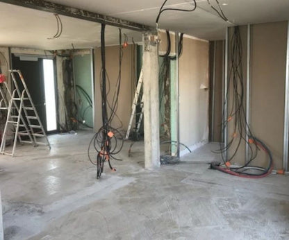 en cours de rénovation, création des cloisons en placo et électricité - Basse Goulaine