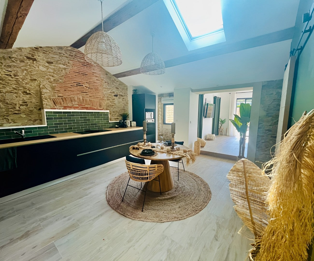 Cuisine après rénovation complète d’une grange aux Sorinières (44) – aménagement intérieur