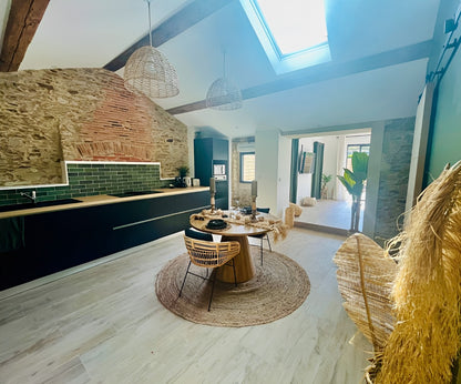 Cuisine après rénovation complète d’une grange aux Sorinières (44) – aménagement intérieur