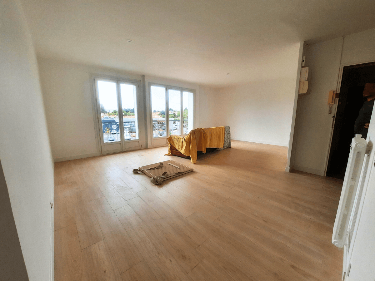 Après travaux salon, séjour, revêtement de sol d'un appartement à Rezé (44)