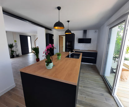 cuisine ouverte après rénovation complète d’une maison