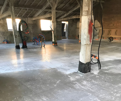 Mise en œuvre des réseaux électriques et plomberie lors de la rénovation d’une maison ancienne