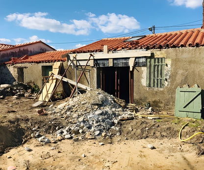 Travaux de démolition des mur pour futur menuiserie -Rénovation complète d'une grange - Les Sorinières