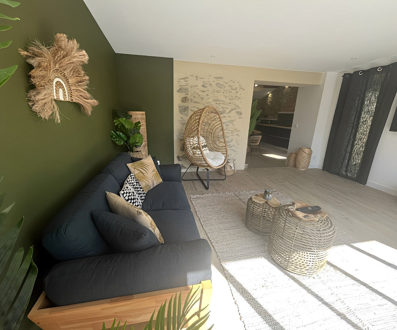 Aménagement du salon après transformation d’une grange en habitation aux Sorinières (44)