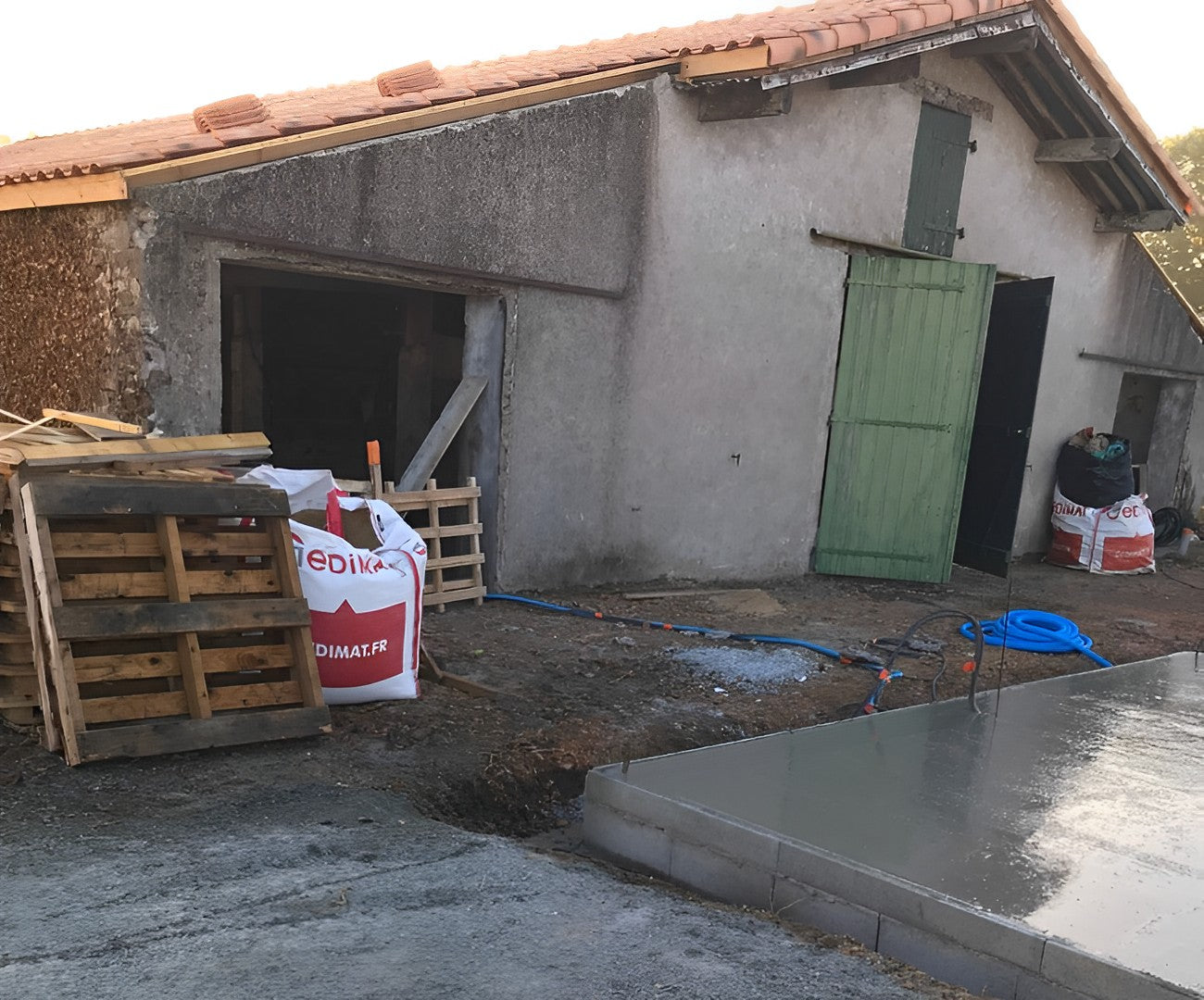 Rénovation en cours d'une grange à Saint Philbert de grand lieu