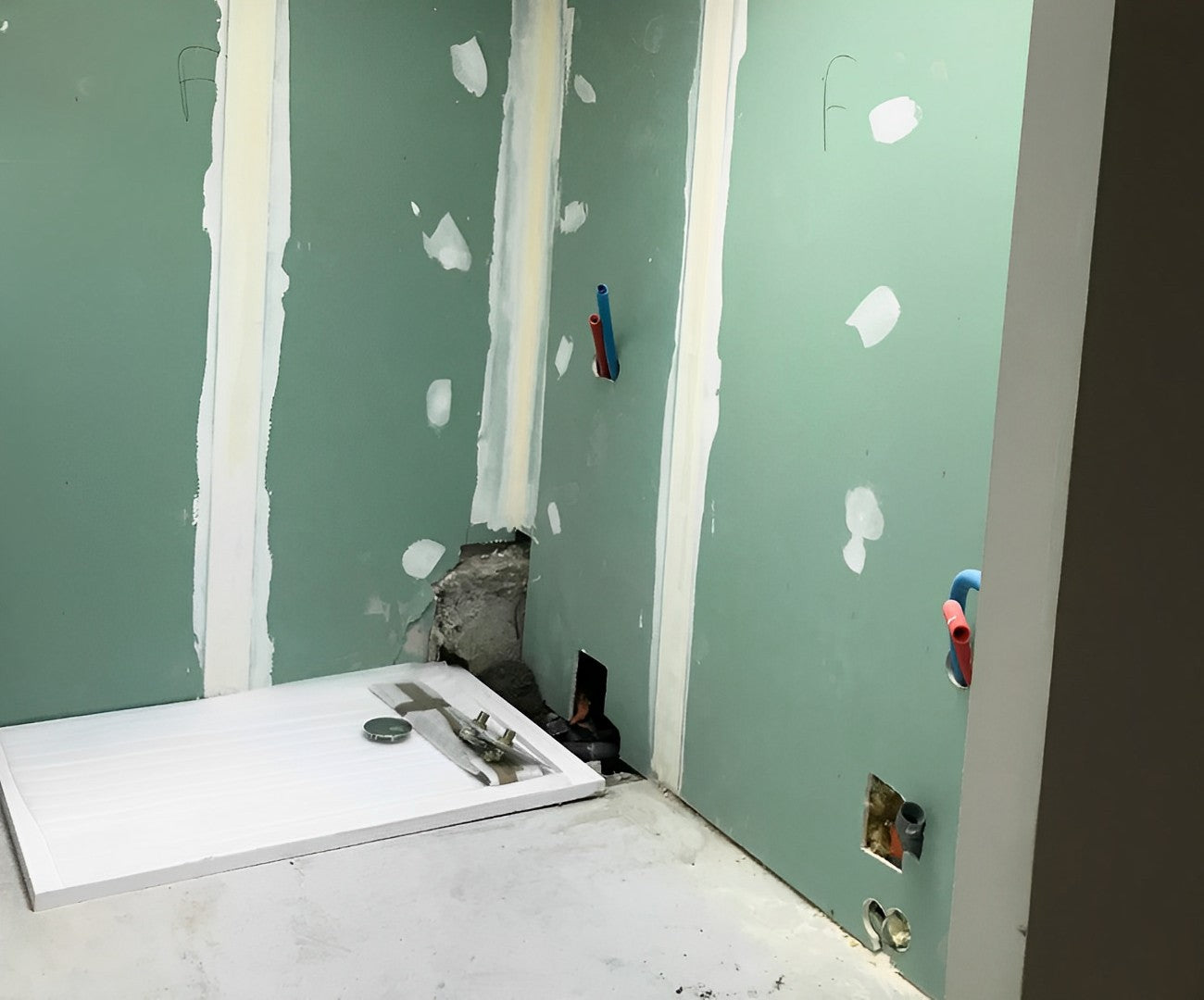 Travaux en cour de rénovation pose receveur douche - proche Limouzinière 44