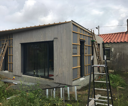 Tavaux extérieur (bardage) d'une réhabilitation d'une grange = extension en ossature bois- Les Sorinières