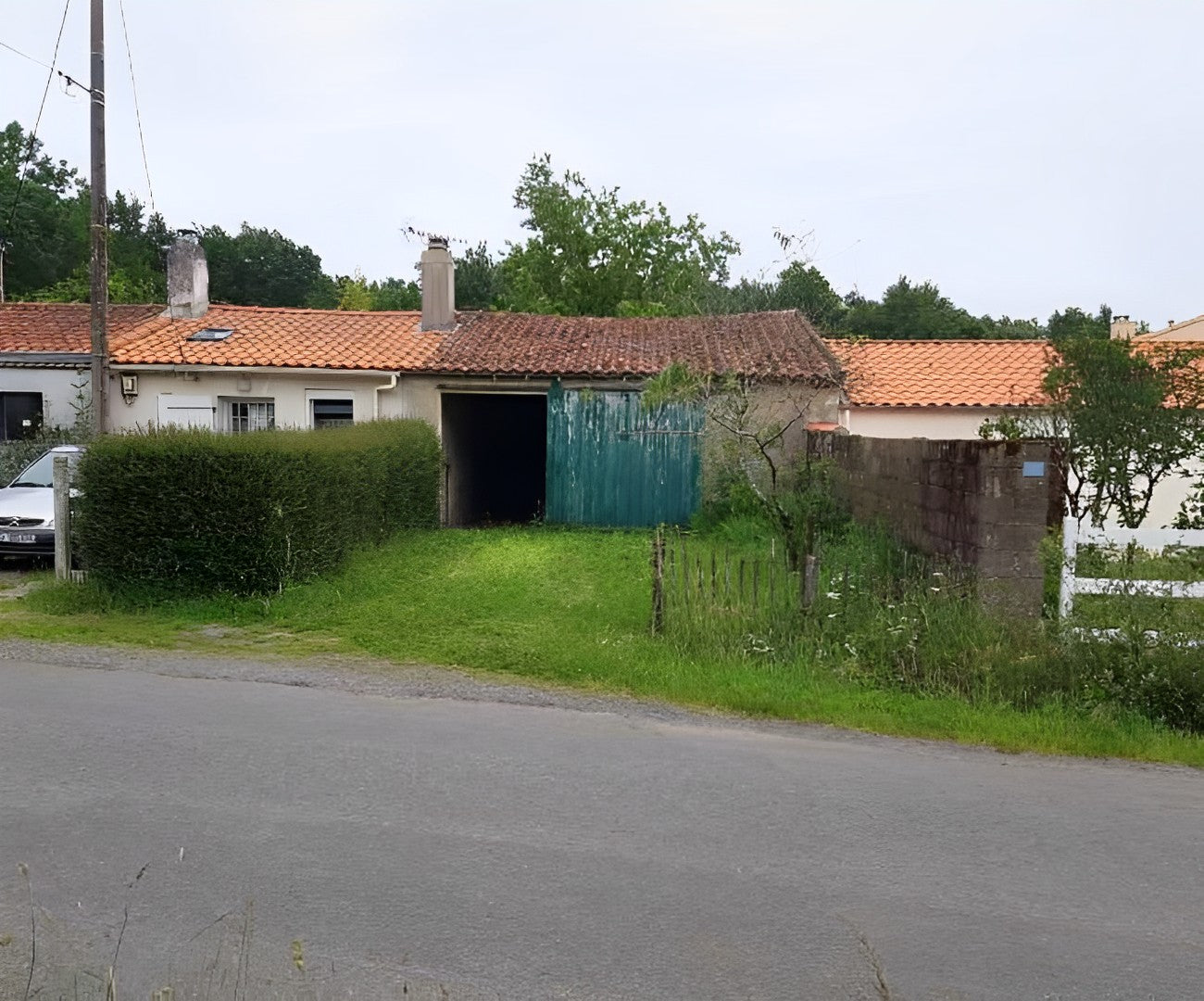 Ancien pressoir en pierre avant réhabilitation à Vertou (44)