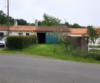 Ancien pressoir en pierre avant réhabilitation à Vertou (44)