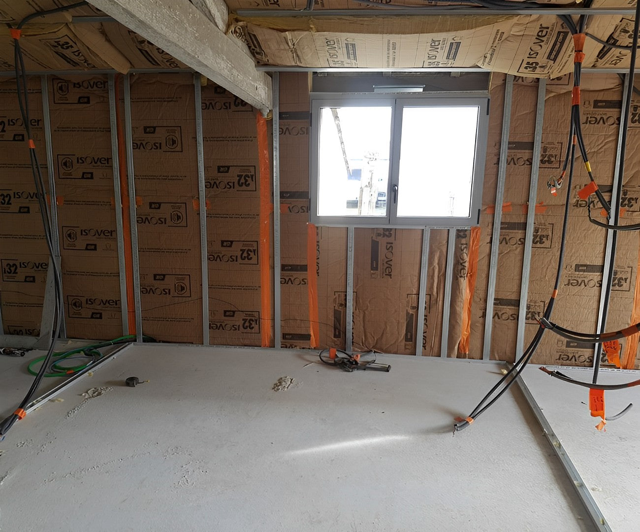 Travaux Isolation en cours dans une grange en rénovation à Saint-Philbert-de-Grand-Lieu