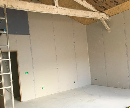 Travaux isolation et cloisons en cours dans une grange en rénovation à Saint-Philbert-de-Grand-Lieu (44)