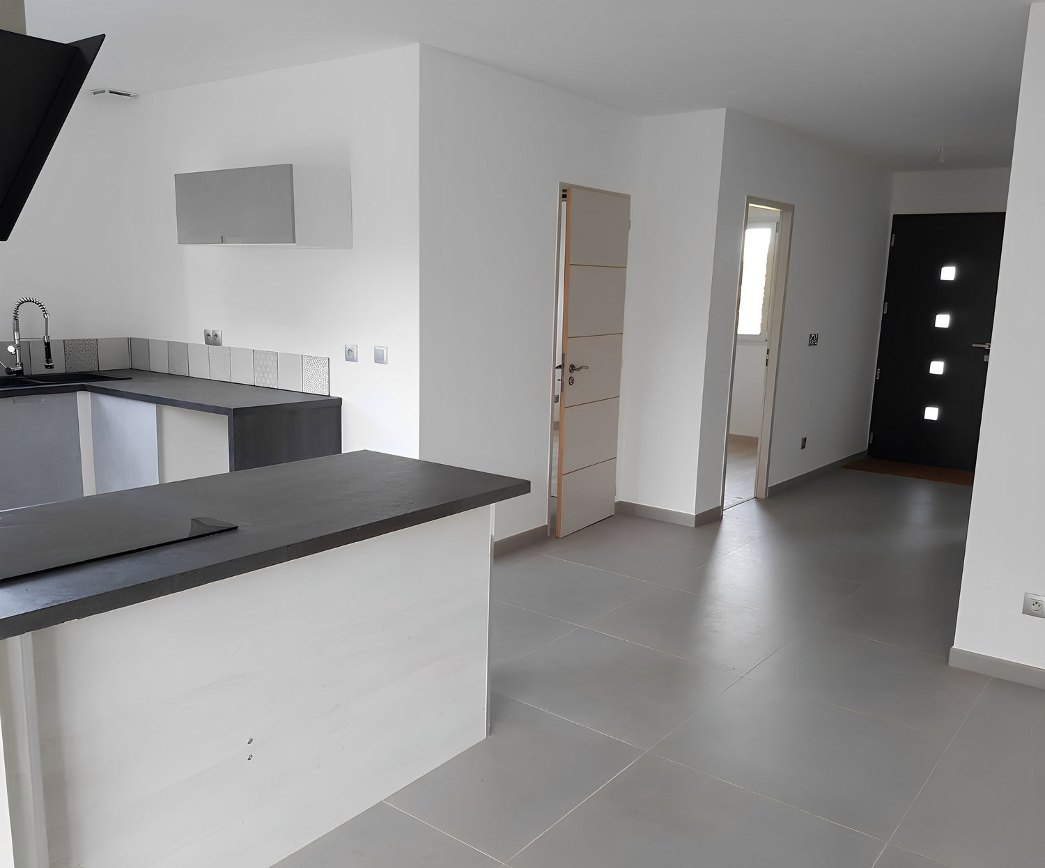 Salon rénové d’une maison neuve à Ambon 56