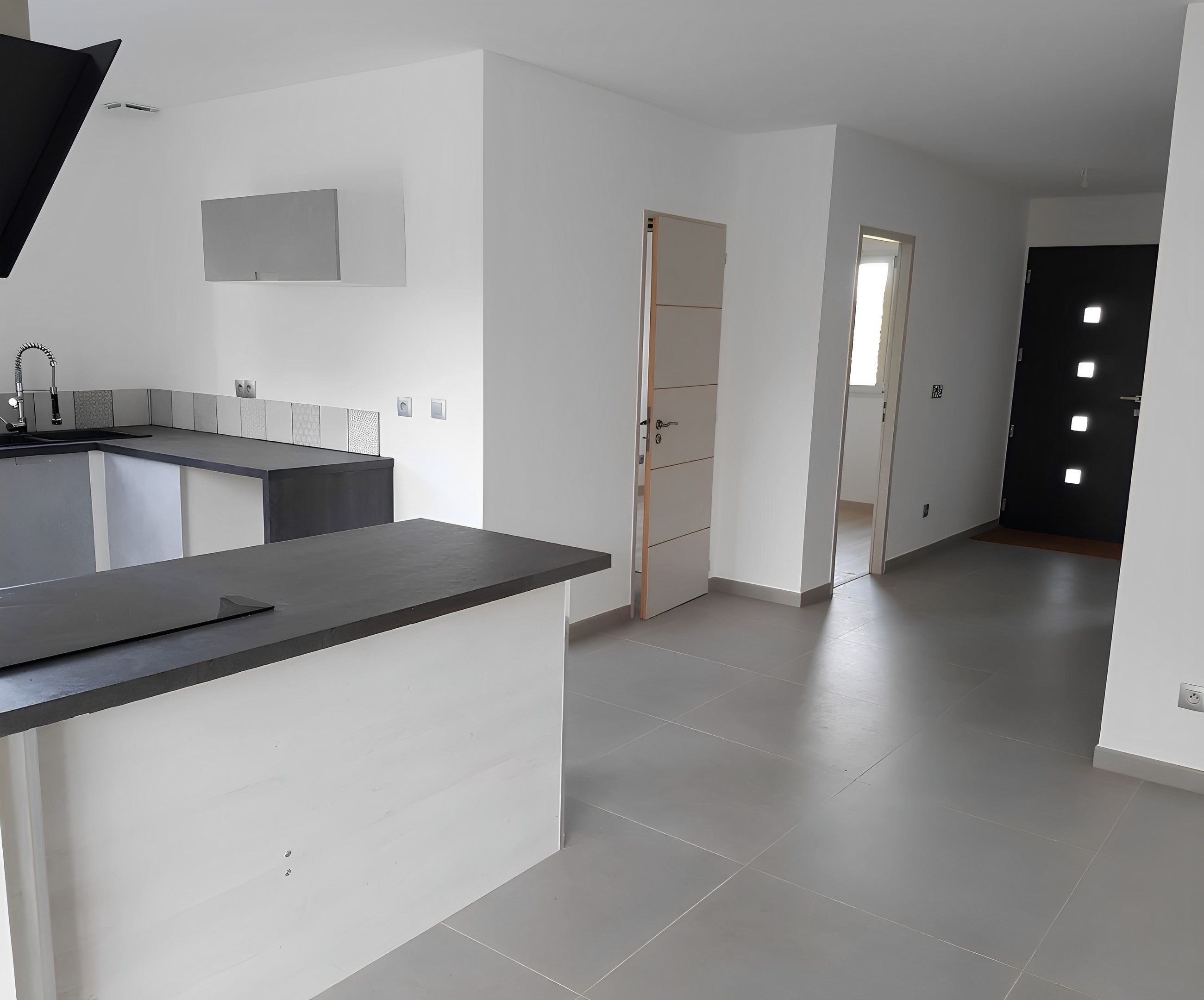 Salon rénové d’une maison neuve à Ambon 56