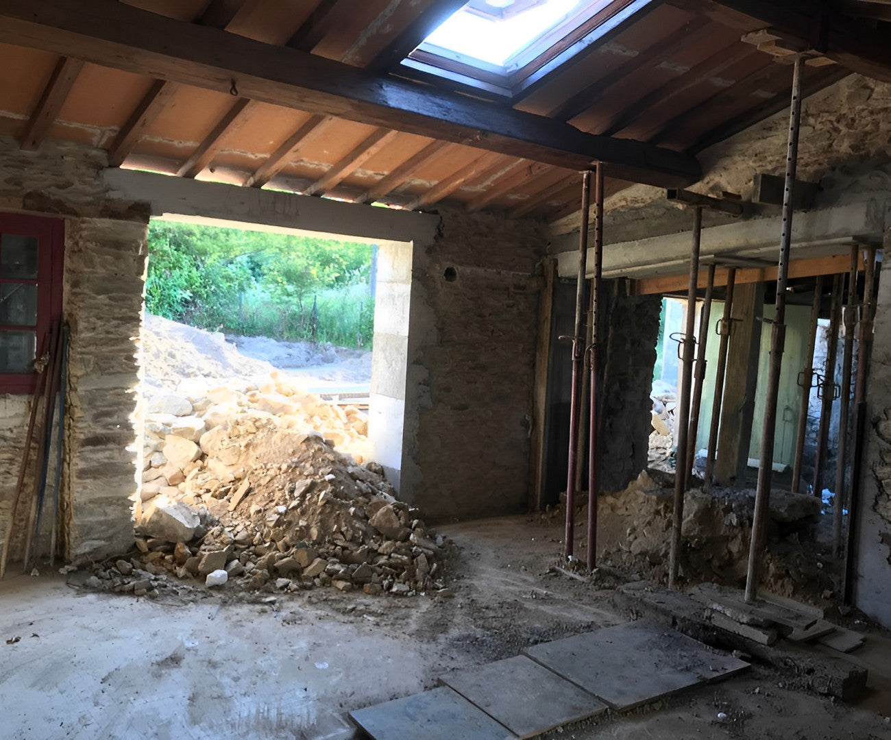 Rénovation d'une maison ancienne en pierre- futur pièce à vivre - Les Sorinières 44