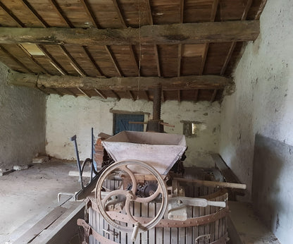 Intérieur brut d’un ancien pressoir avant aménagement intérieur à Vertou