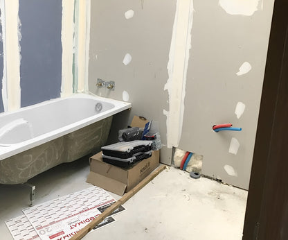 Travaux de rénovation pose d'une baignoire dans une salle de bain à st Philbert de grand lieu 