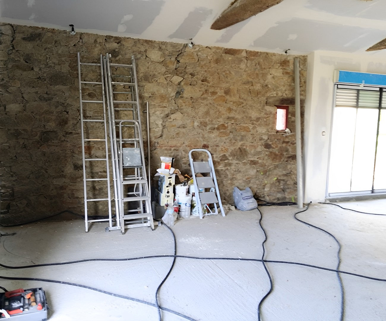 Travaux de rénovation intérieure futur salle à manger avant transformation en habitation à Maisdon sur sèvre