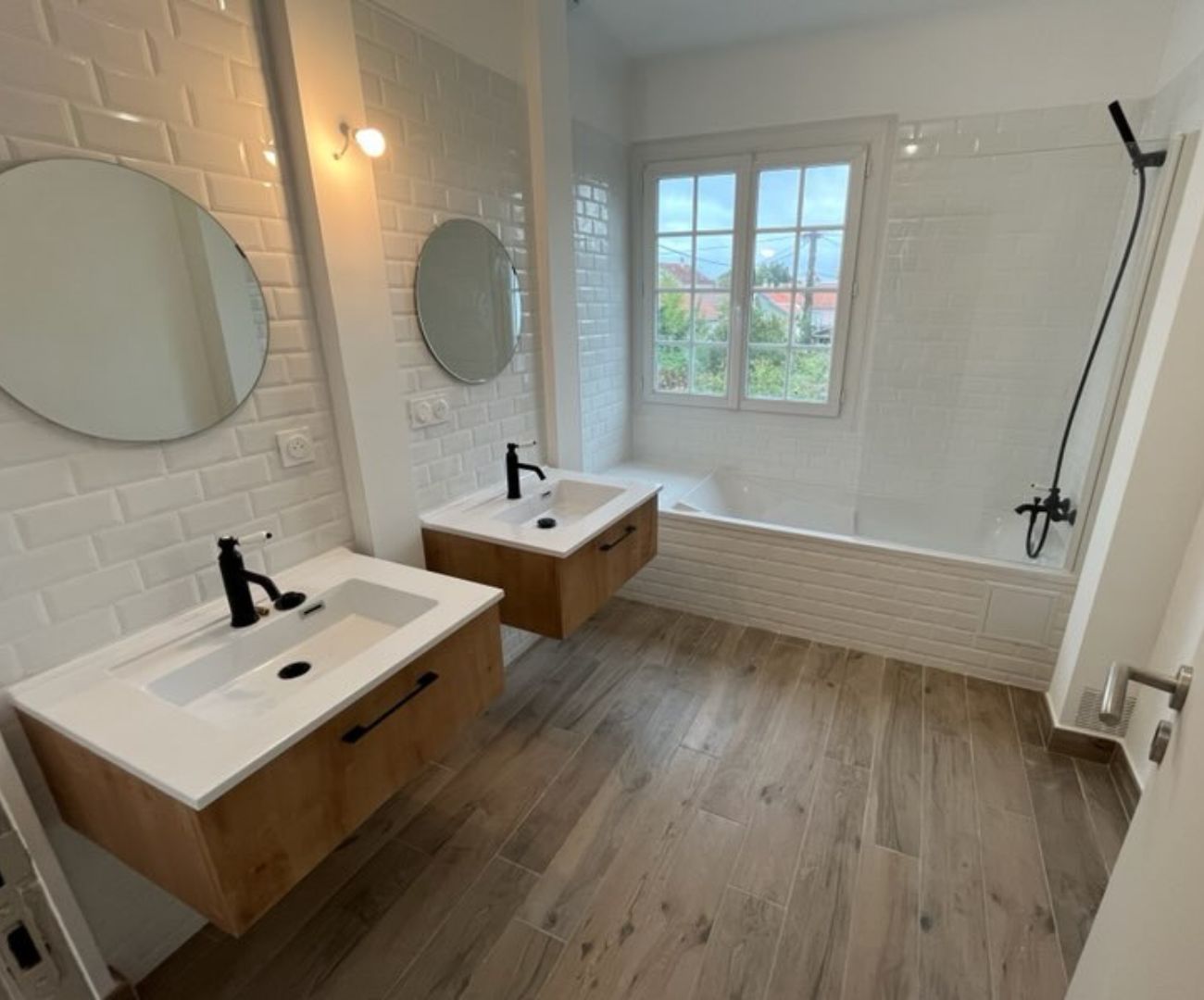 Salle de bain après rénovation complète d’une maison a St Sébastien sur Loire (44) – aménagement intérieur et décoration.